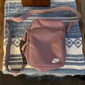 Nike heritage crossbody 4L